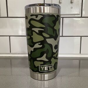 Camo 20 oz Yeti